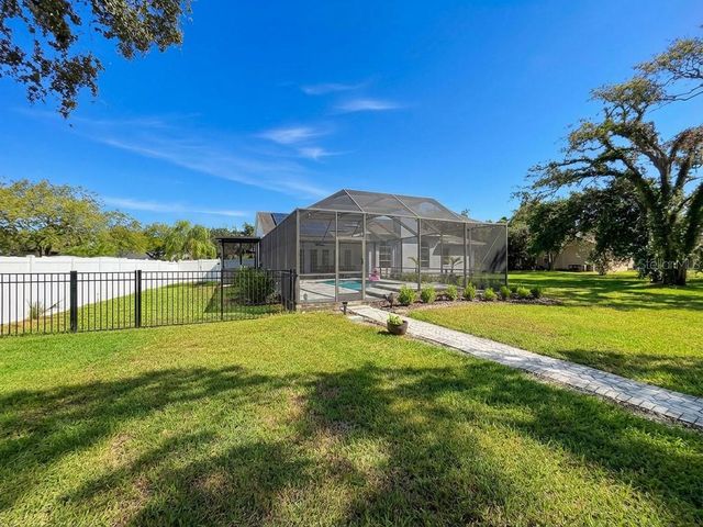 8805 CROSSWOOD COURT, Riverview, FL 33578