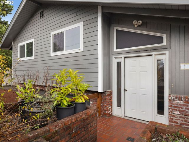 89655 SEA BREEZE Dr, Warrenton, OR 97146