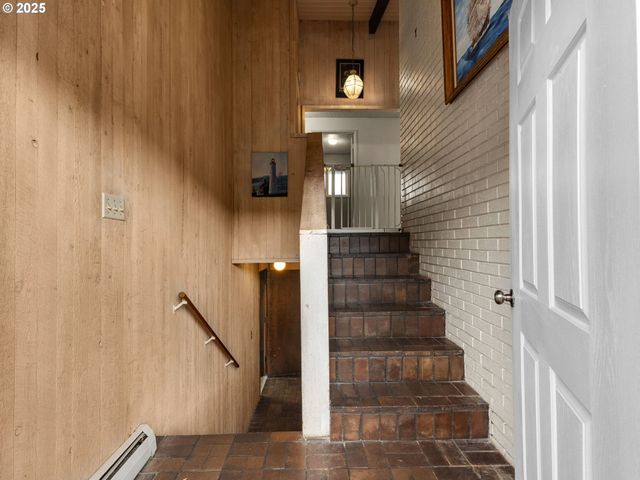 89655 SEA BREEZE Dr, Warrenton, OR 97146