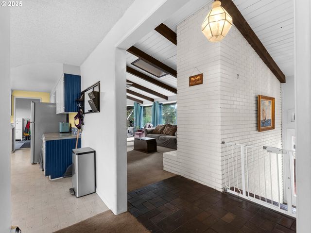 89655 SEA BREEZE Dr, Warrenton, OR 97146