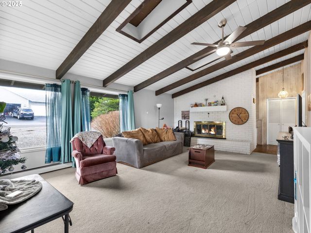 89655 SEA BREEZE Dr, Warrenton, OR 97146