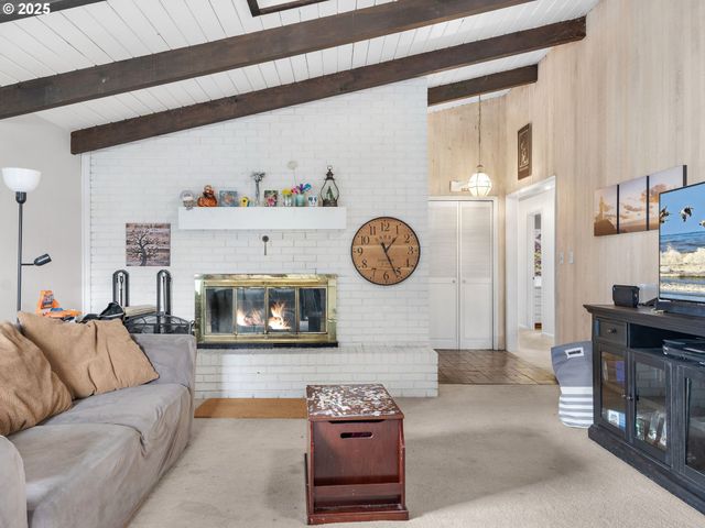 89655 SEA BREEZE Dr, Warrenton, OR 97146