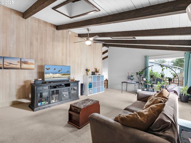 89655 SEA BREEZE Dr, Warrenton, OR 97146