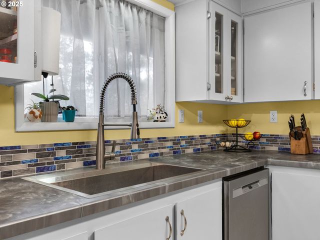 89655 SEA BREEZE Dr, Warrenton, OR 97146