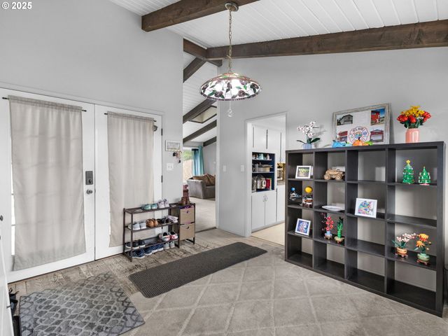 89655 SEA BREEZE Dr, Warrenton, OR 97146