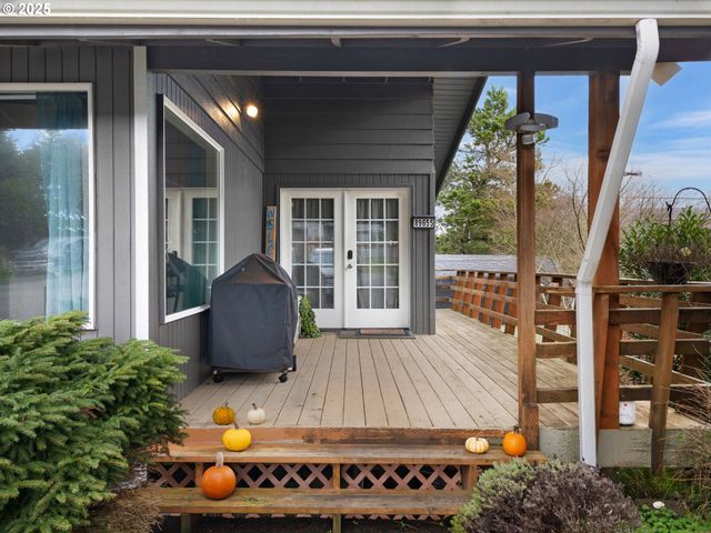 89655 SEA BREEZE Dr, Warrenton, OR 97146