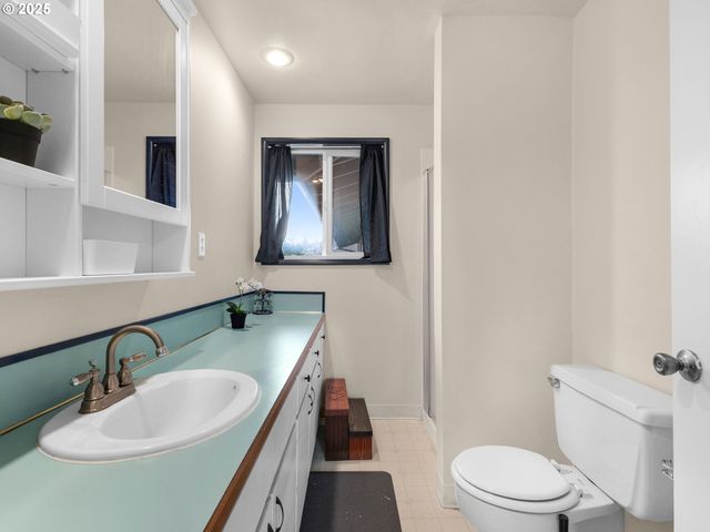 89655 SEA BREEZE Dr, Warrenton, OR 97146