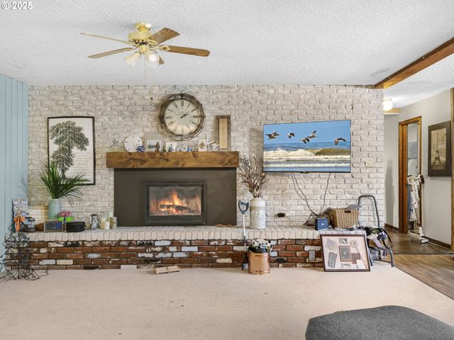 89655 SEA BREEZE Dr, Warrenton, OR 97146