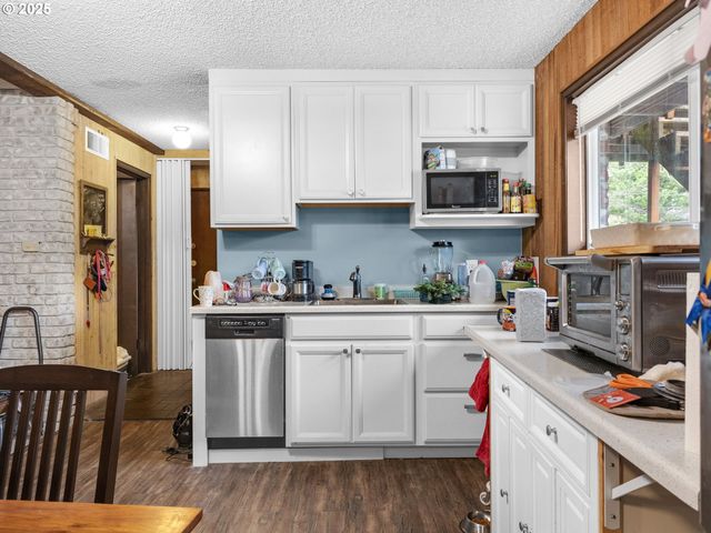 89655 SEA BREEZE Dr, Warrenton, OR 97146