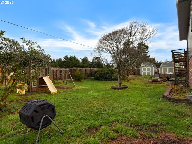 89655 SEA BREEZE Dr, Warrenton, OR 97146