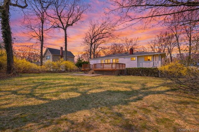 17 Peacock Lane, Commack, NY 11725