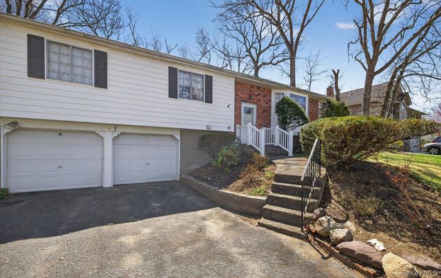 17 Peacock Lane, Commack, NY 11725