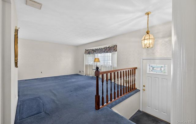 17 Peacock Lane, Commack, NY 11725