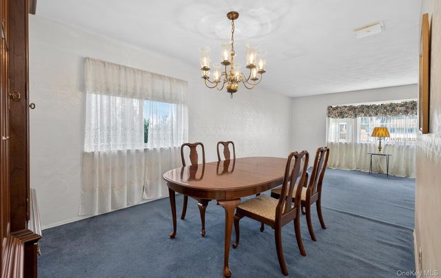 17 Peacock Lane, Commack, NY 11725