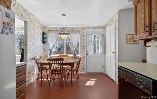 17 Peacock Lane, Commack, NY 11725
