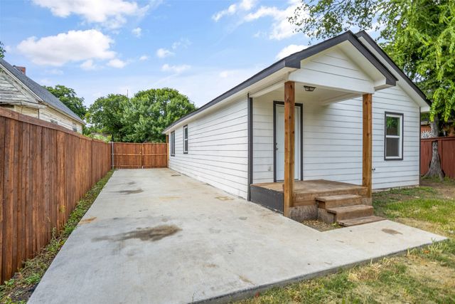 1125 E Tucker Street, Fort Worth, TX 76104