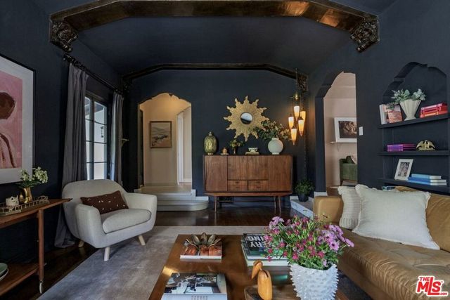 5015 W 20th Street, Los Angeles, CA 90016
