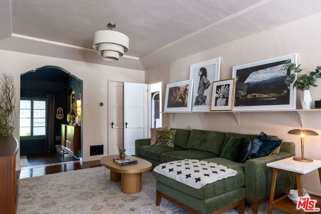 5015 W 20th Street, Los Angeles, CA 90016