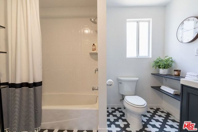 5015 W 20th Street, Los Angeles, CA 90016