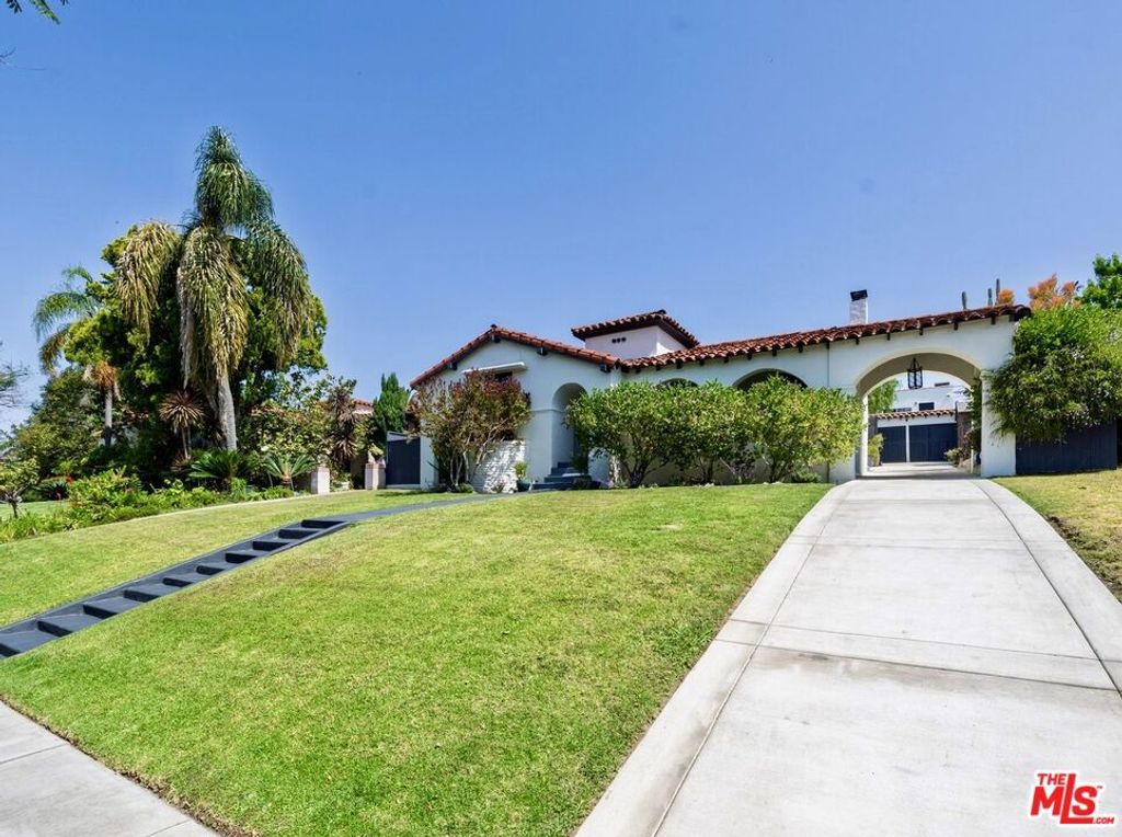 Image 1 of property listing at 5015 W 20th Street, Los Angeles, CA 90016