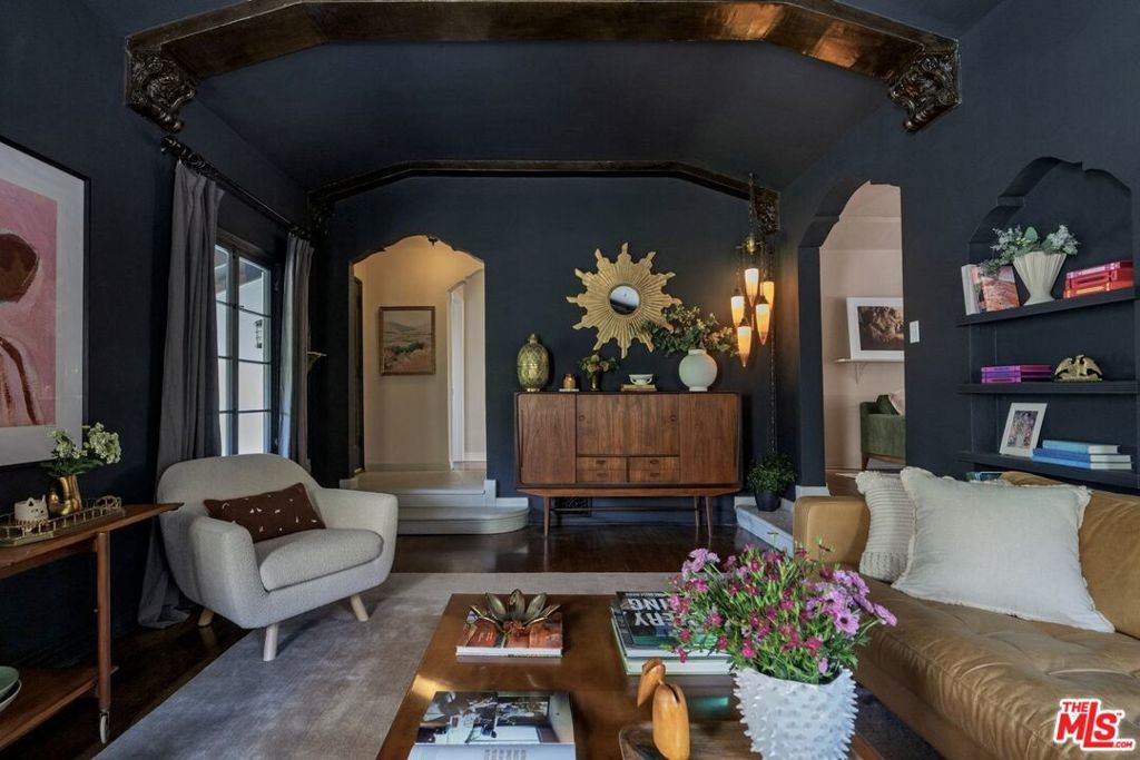 Image 11 of property listing at 5015 W 20th Street, Los Angeles, CA 90016