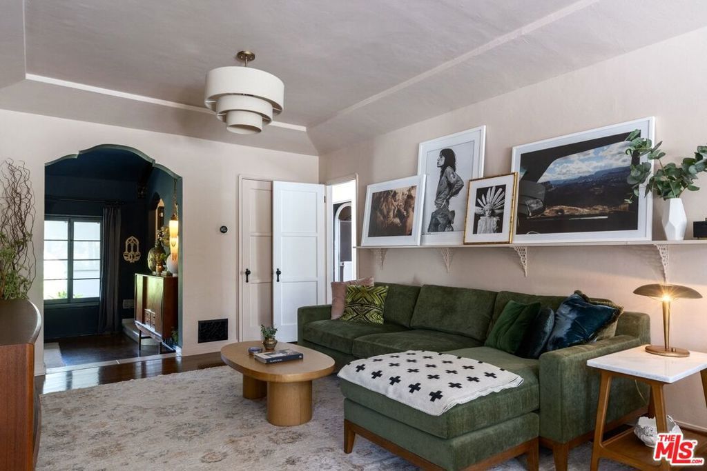 Image 14 of property listing at 5015 W 20th Street, Los Angeles, CA 90016