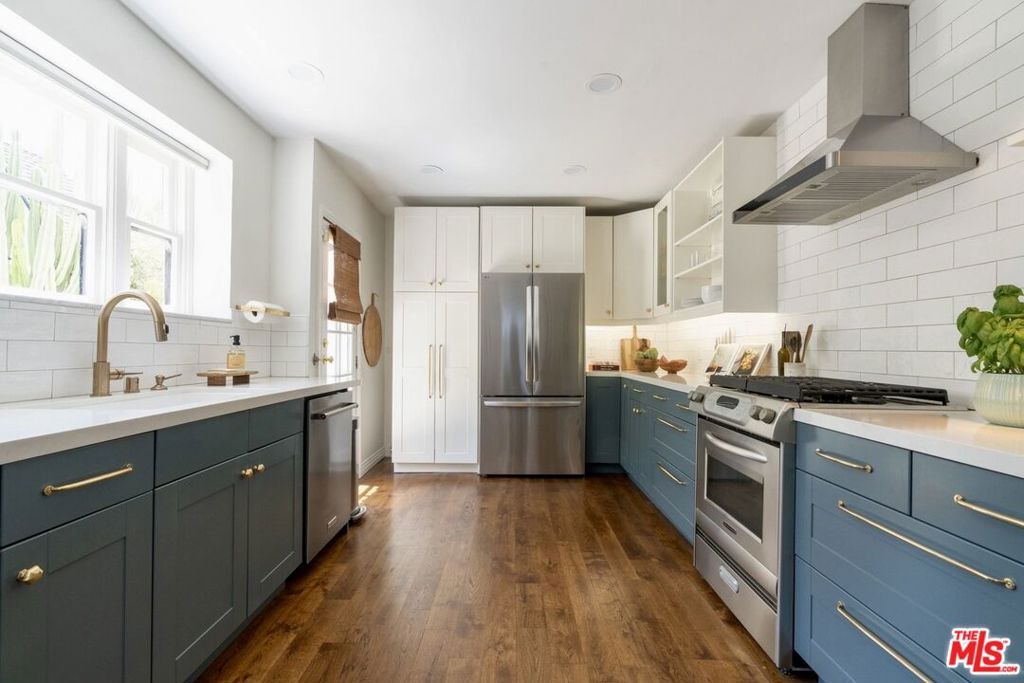 Image 20 of property listing at 5015 W 20th Street, Los Angeles, CA 90016