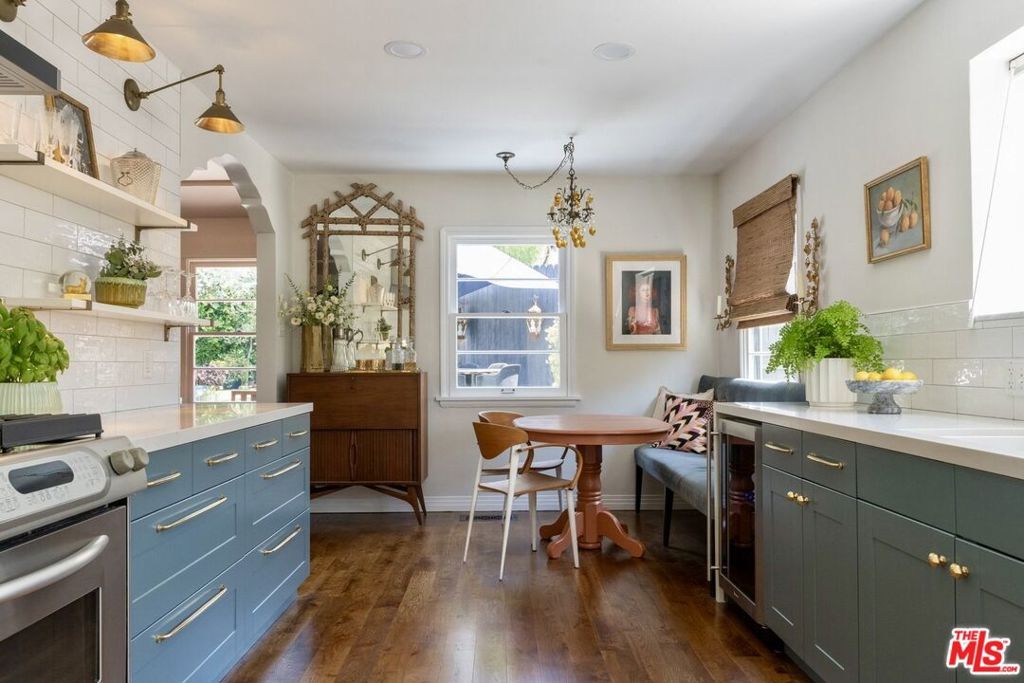 Image 23 of property listing at 5015 W 20th Street, Los Angeles, CA 90016