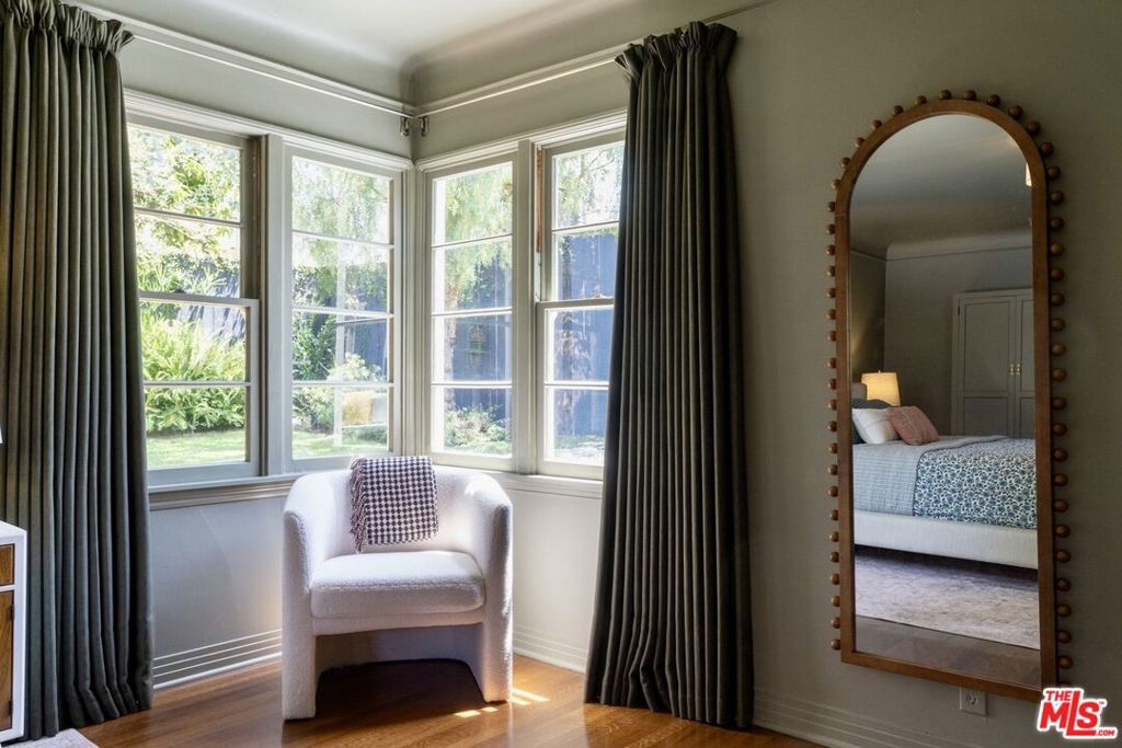 Image 27 of property listing at 5015 W 20th Street, Los Angeles, CA 90016