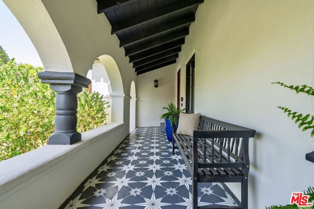 Image 3 of property listing at 5015 W 20th Street, Los Angeles, CA 90016