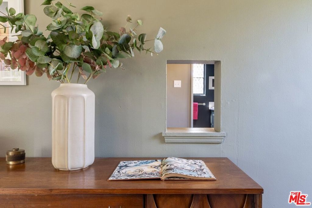 Image 32 of property listing at 5015 W 20th Street, Los Angeles, CA 90016