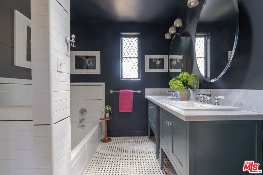 Image 34 of property listing at 5015 W 20th Street, Los Angeles, CA 90016