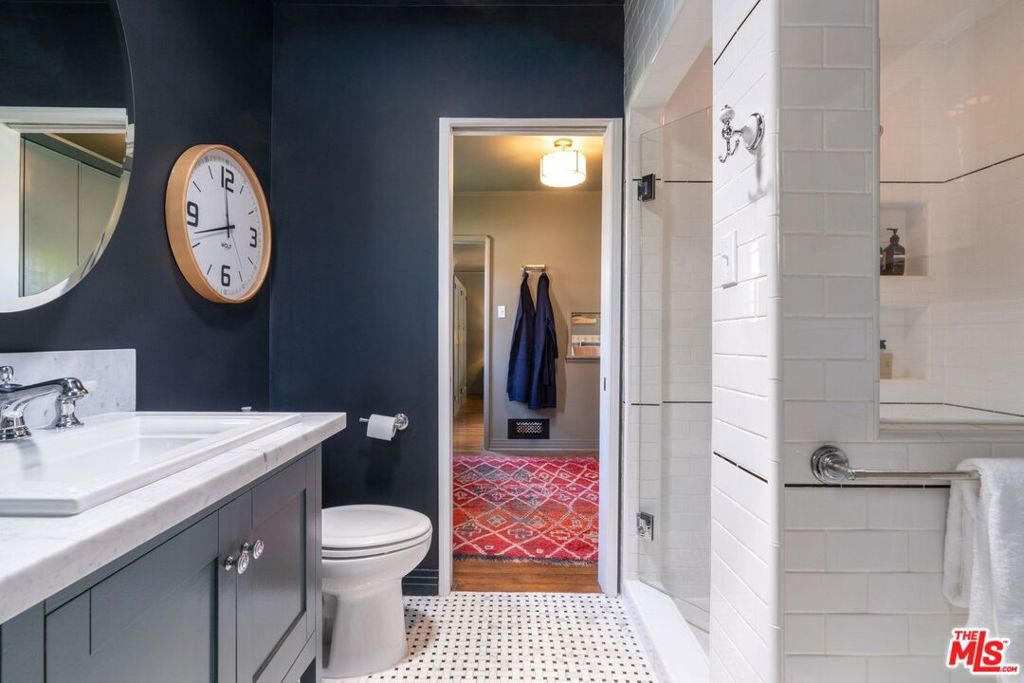 Image 35 of property listing at 5015 W 20th Street, Los Angeles, CA 90016