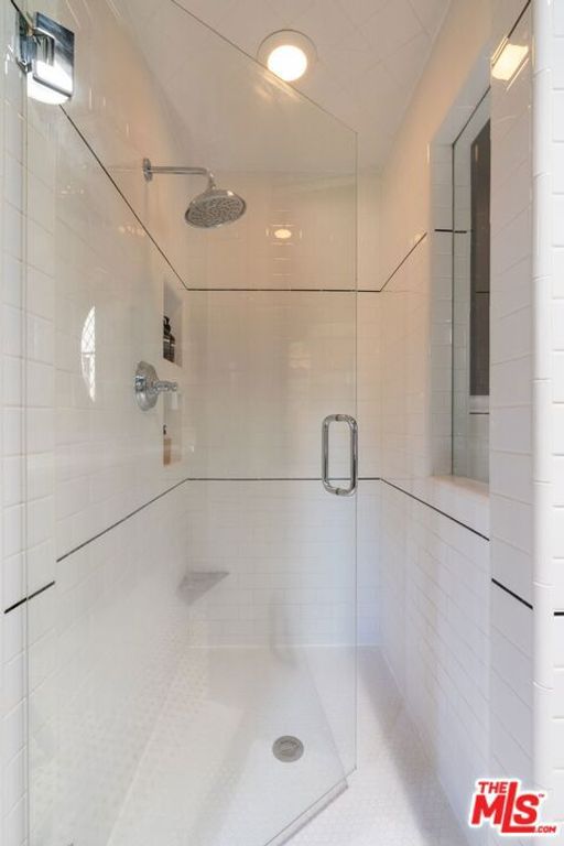 Image 36 of property listing at 5015 W 20th Street, Los Angeles, CA 90016