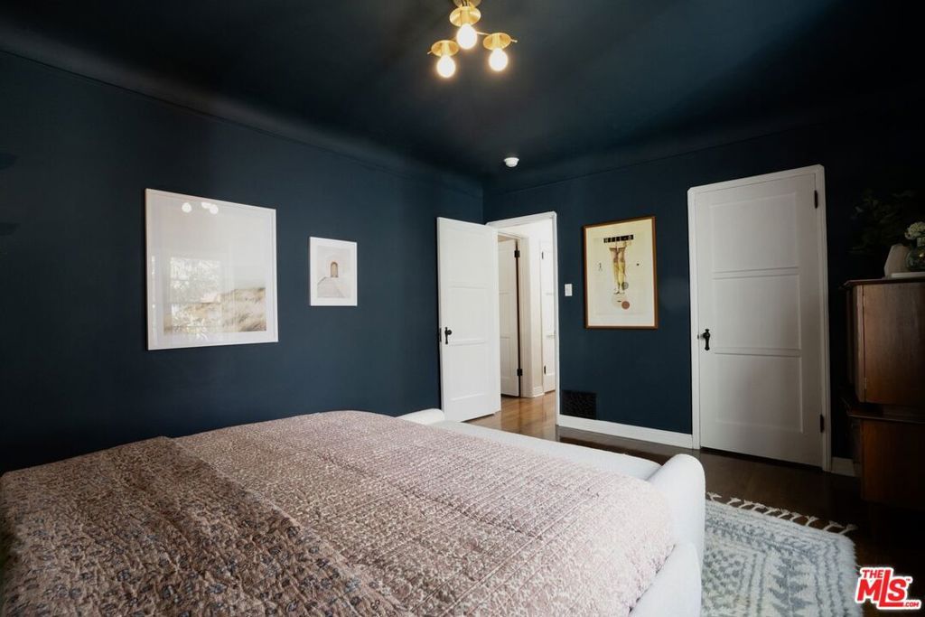 Image 39 of property listing at 5015 W 20th Street, Los Angeles, CA 90016