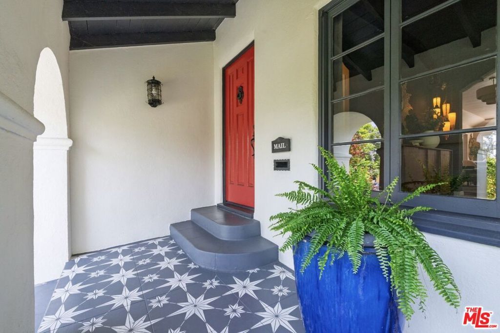 Image 4 of property listing at 5015 W 20th Street, Los Angeles, CA 90016