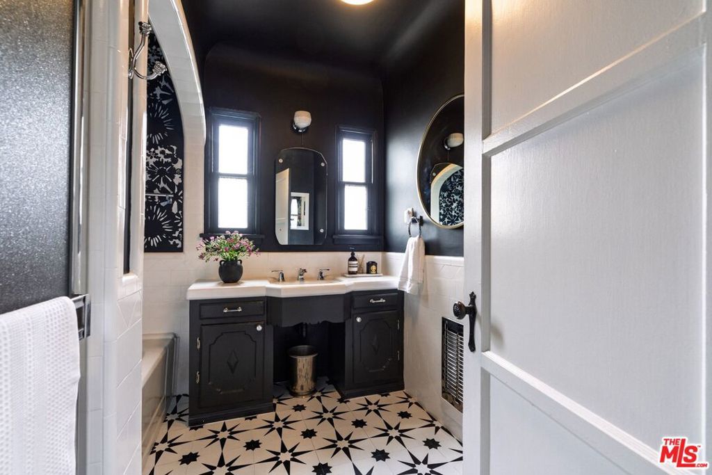 Image 45 of property listing at 5015 W 20th Street, Los Angeles, CA 90016