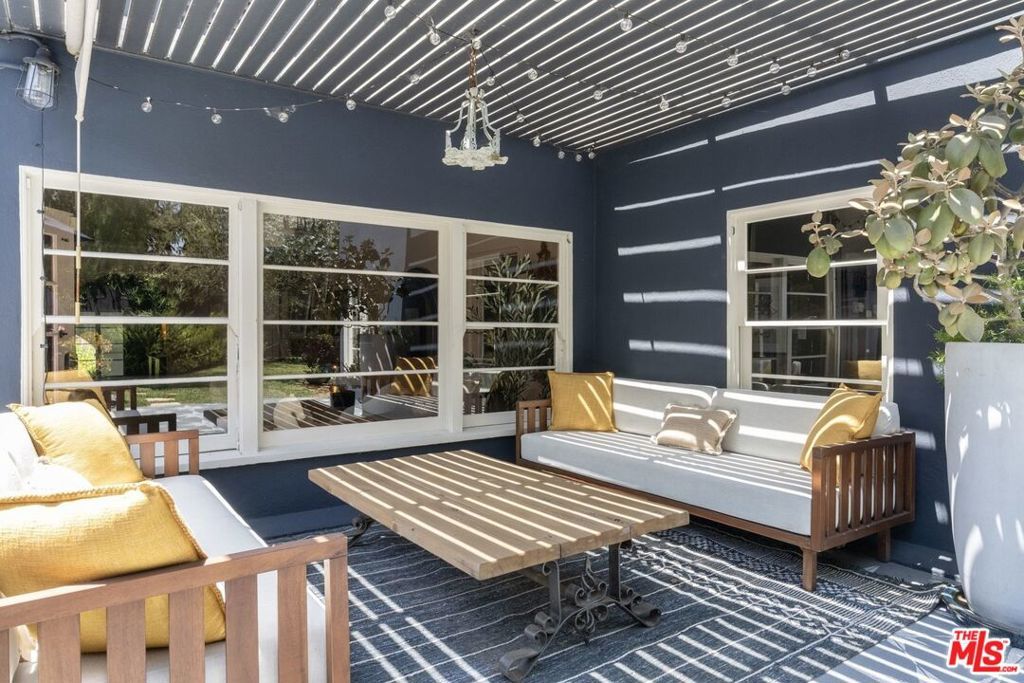 Image 47 of property listing at 5015 W 20th Street, Los Angeles, CA 90016