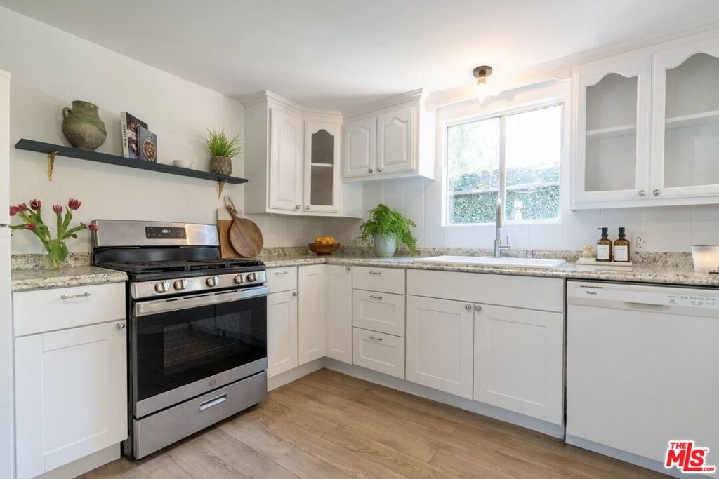 Image 60 of property listing at 5015 W 20th Street, Los Angeles, CA 90016
