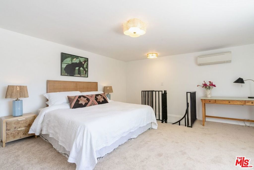 Image 65 of property listing at 5015 W 20th Street, Los Angeles, CA 90016