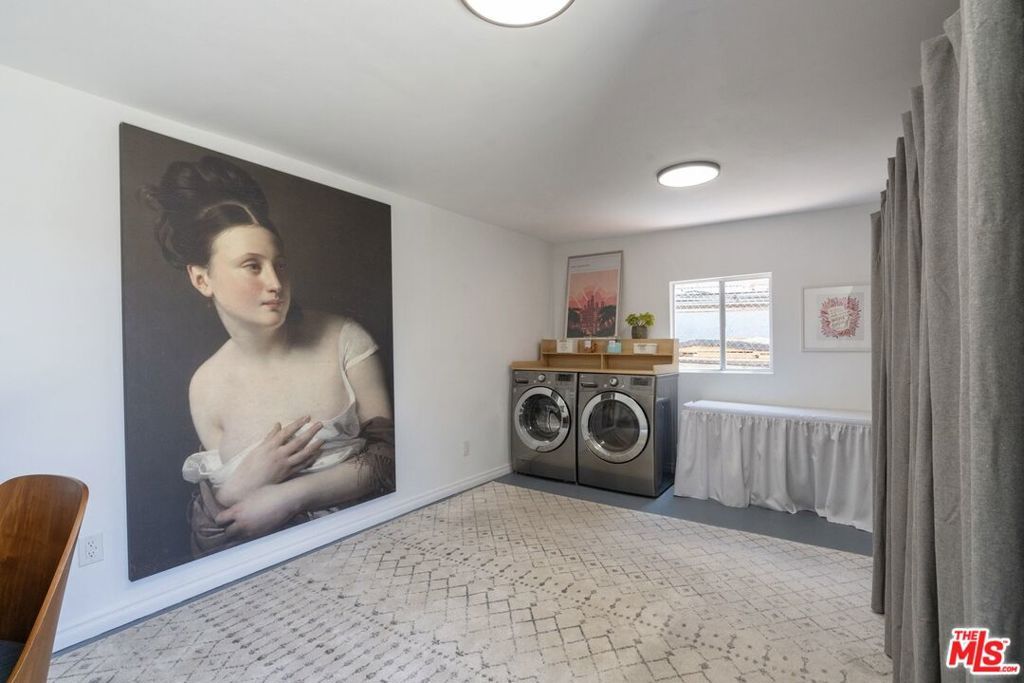 Image 69 of property listing at 5015 W 20th Street, Los Angeles, CA 90016