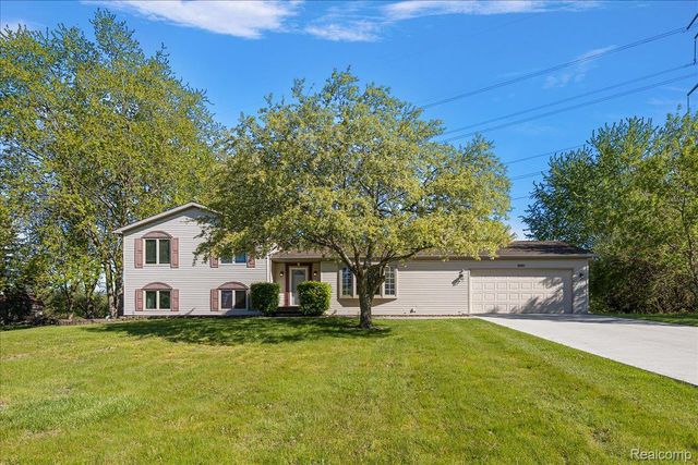 1081 Eagle Nest Drive, Oakland Charter Township, MI 48306