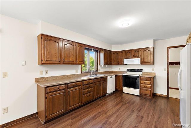 1081 Eagle Nest Drive, Oakland Charter Township, MI 48306