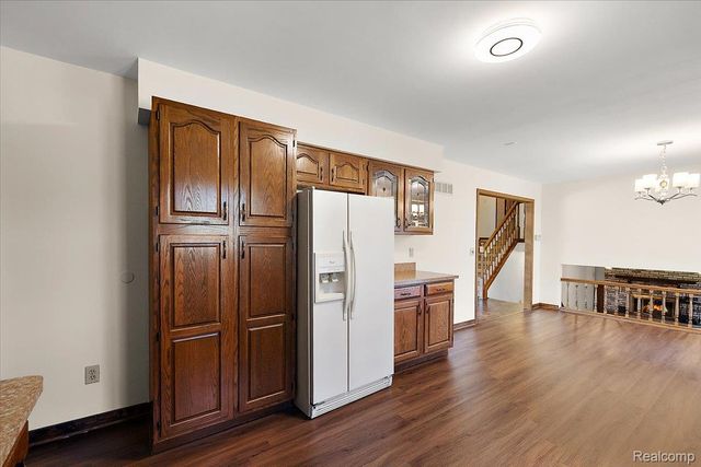 1081 Eagle Nest Drive, Oakland Charter Township, MI 48306