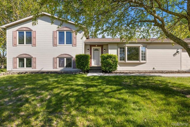 1081 Eagle Nest Drive, Oakland Charter Township, MI 48306