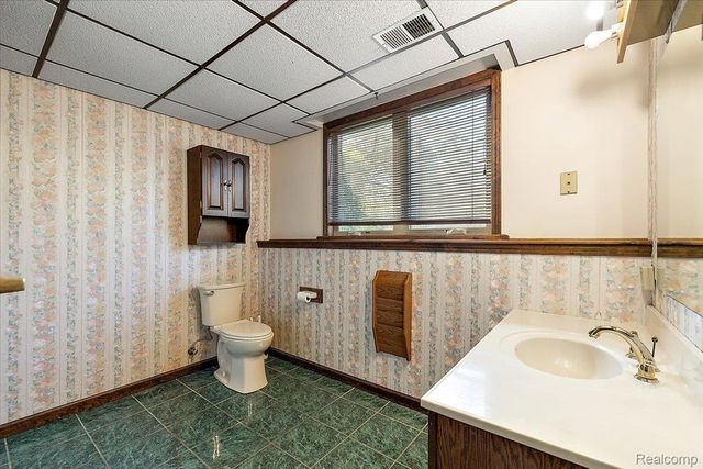 1081 Eagle Nest Drive, Oakland Charter Township, MI 48306