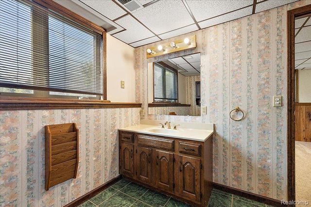 1081 Eagle Nest Drive, Oakland Charter Township, MI 48306