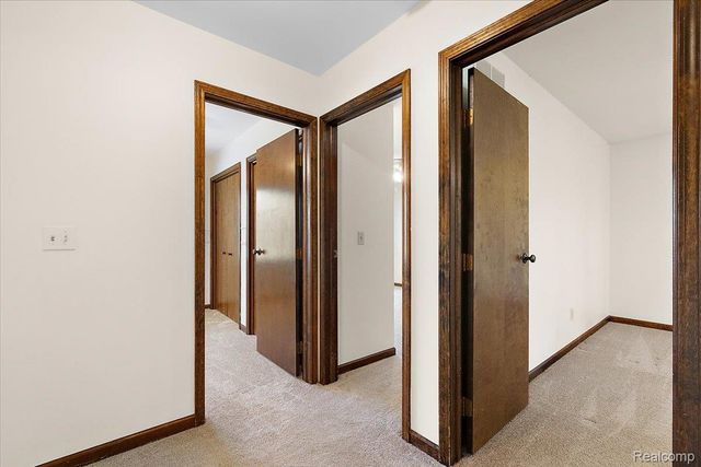 1081 Eagle Nest Drive, Oakland Charter Township, MI 48306