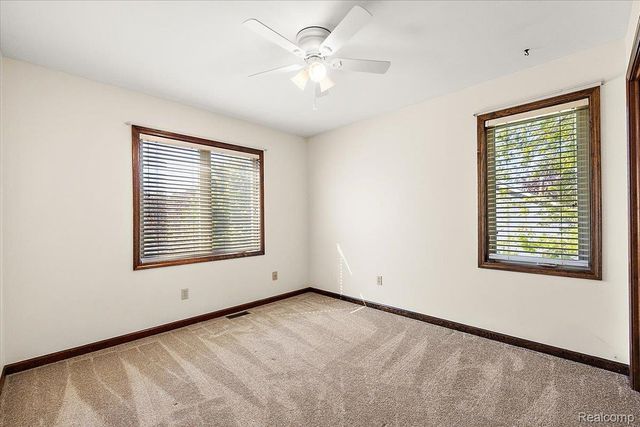 1081 Eagle Nest Drive, Oakland Charter Township, MI 48306