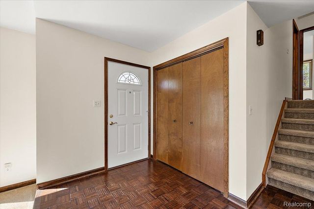 1081 Eagle Nest Drive, Oakland Charter Township, MI 48306